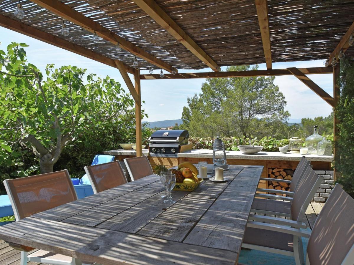 Villa Quiet Near The At Fr Jus *